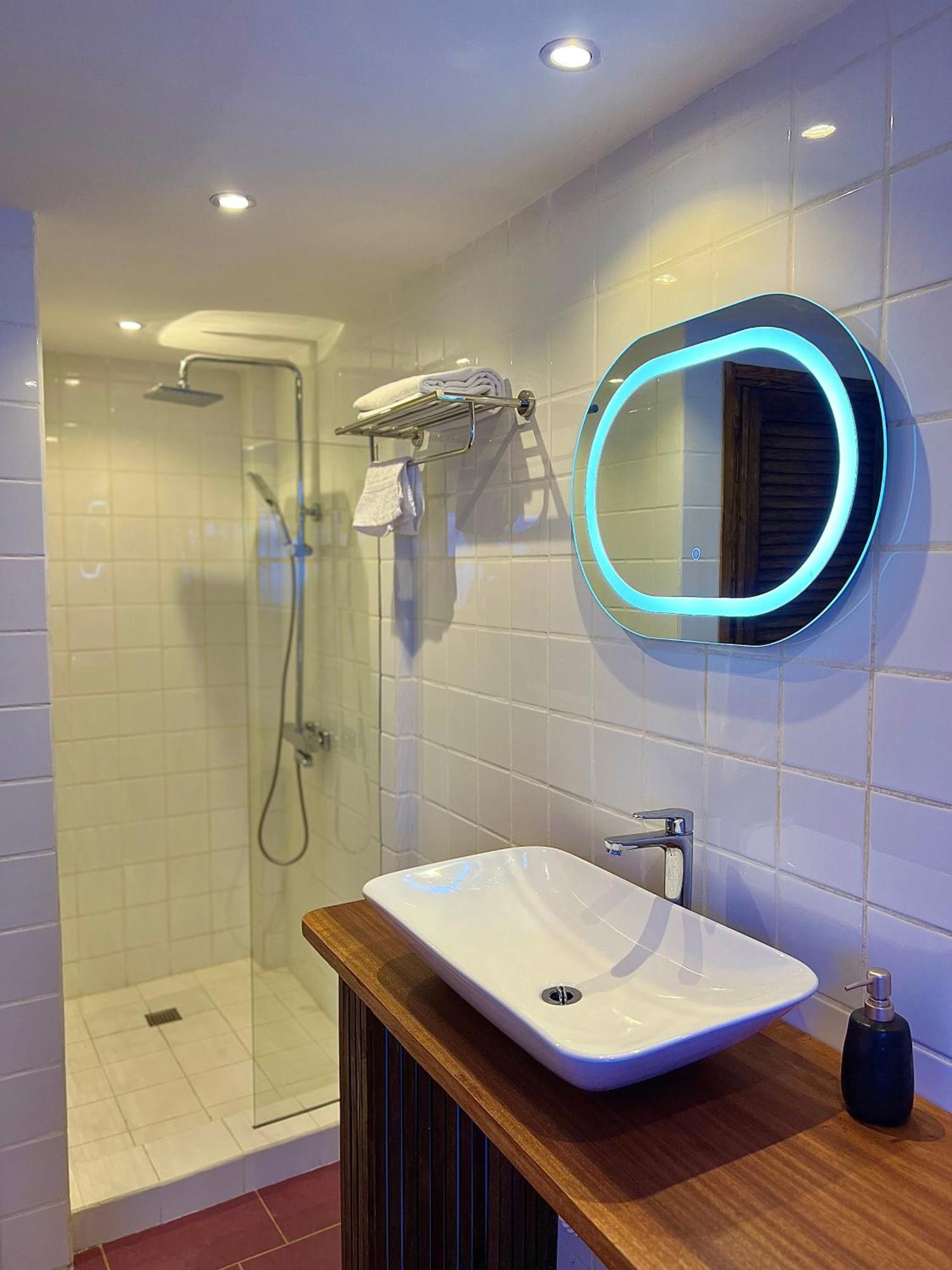 Fly Fishes Hotel Сент Луис Екстериор снимка