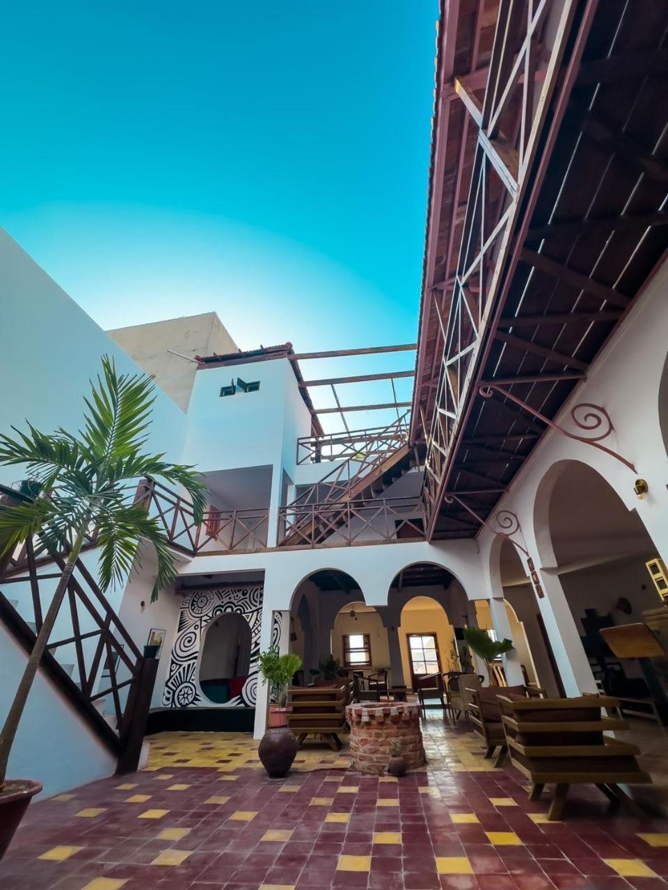 Fly Fishes Hotel Сент Луис Екстериор снимка